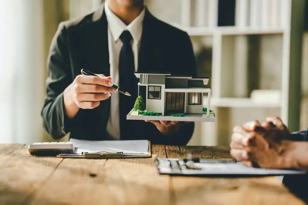 real-estate-agent-delivering-sample-homes-to-customers-mortgage-loan-contracts-make-a-contract-for.jpg